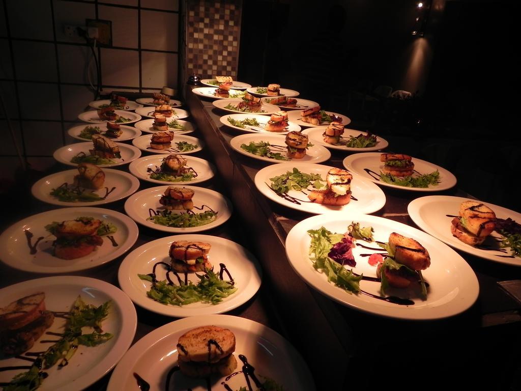 44 On Ennis Guest Lodge And Restaurant - No Load Sheddding 에르멜로 외부 사진