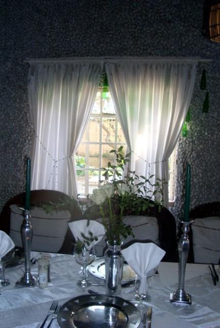 44 On Ennis Guest Lodge And Restaurant - No Load Sheddding 에르멜로 외부 사진