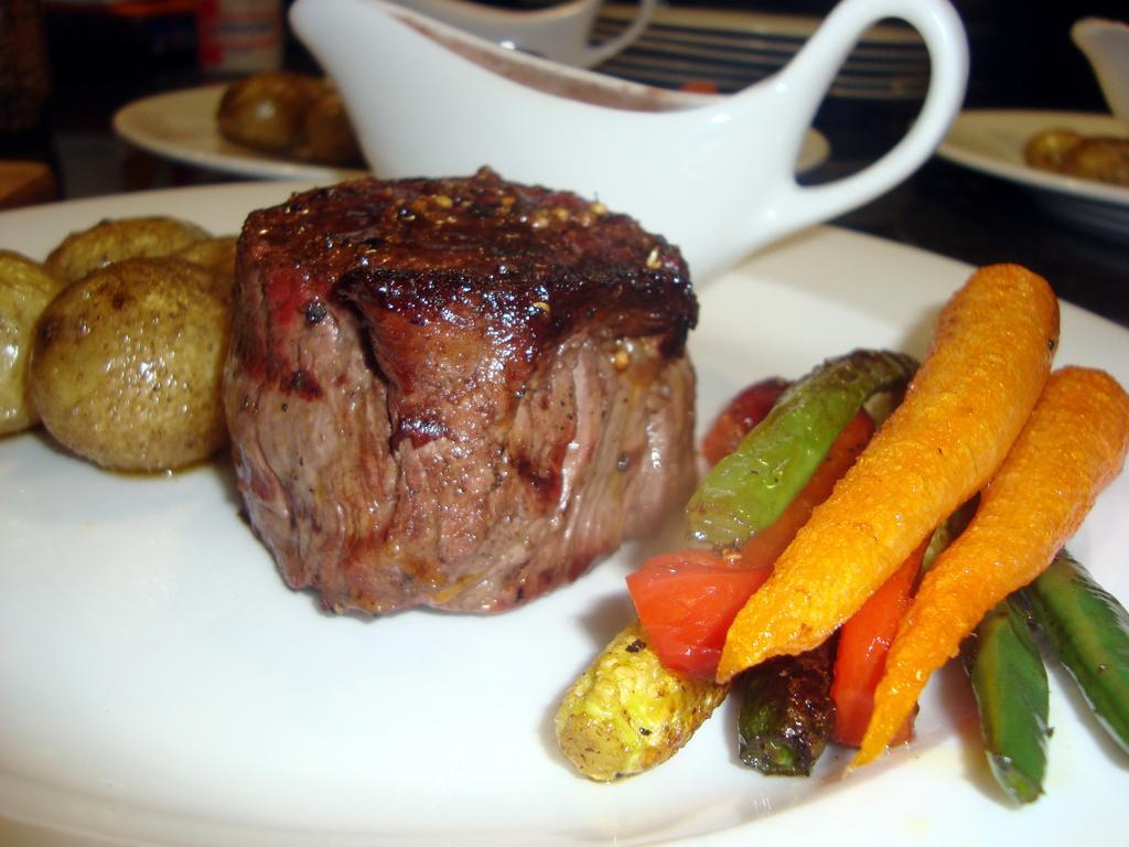 44 On Ennis Guest Lodge And Restaurant - No Load Sheddding 에르멜로 외부 사진