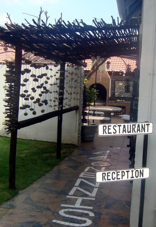 44 On Ennis Guest Lodge And Restaurant - No Load Sheddding 에르멜로 외부 사진